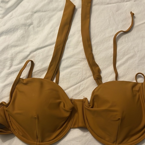 Code B Yuni Top - Picture 2 of 4